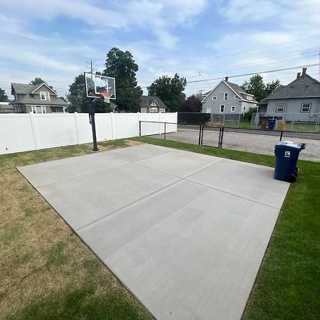 A Very Unique Quirky And Comfortable Home スポーケン エクステリア 写真