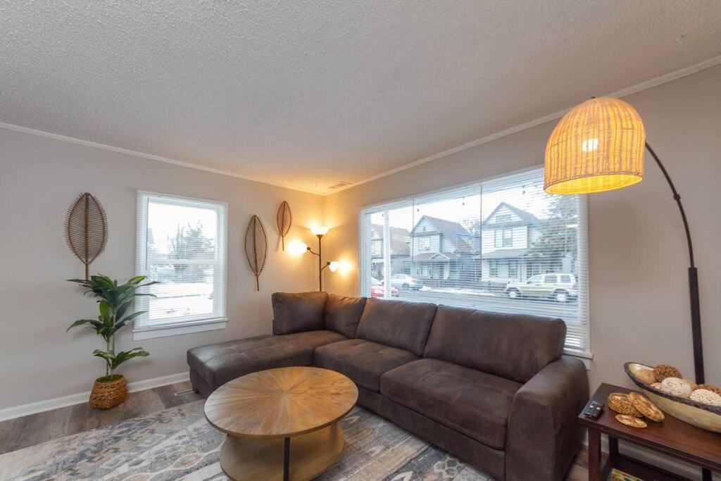 A Very Unique Quirky And Comfortable Home スポーケン エクステリア 写真
