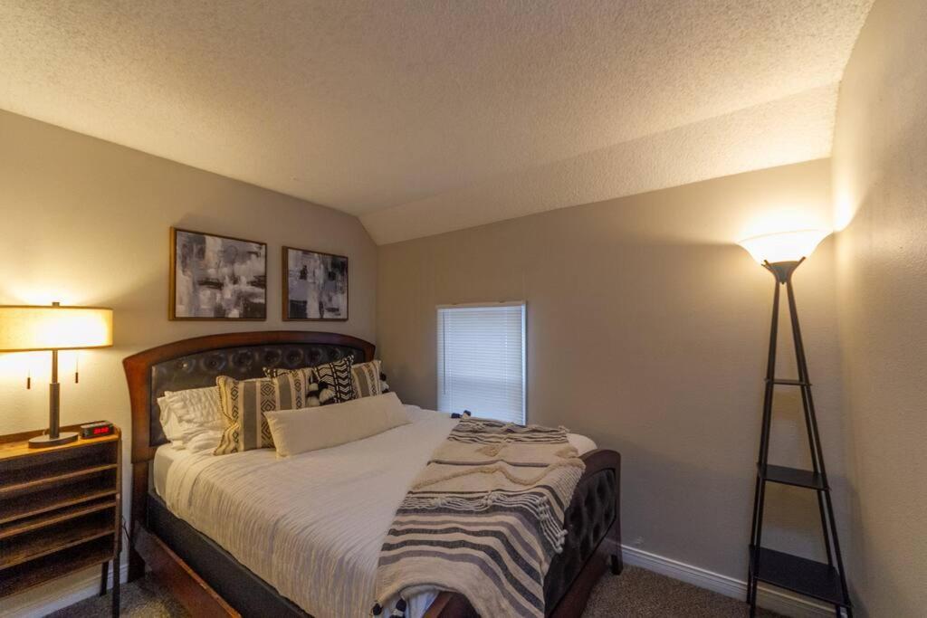 A Very Unique Quirky And Comfortable Home スポーケン エクステリア 写真